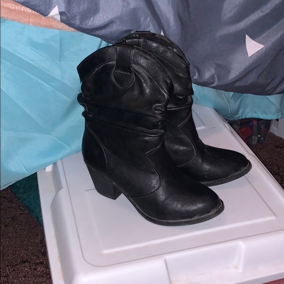 Mudd Shoes - Black cowboy boots